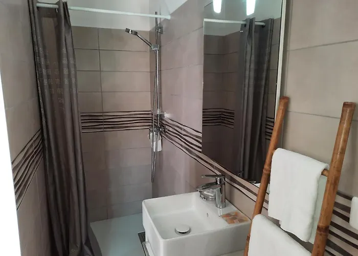 Les Jardins De Santa Giulia - Charmante Dhte Pensión 3*